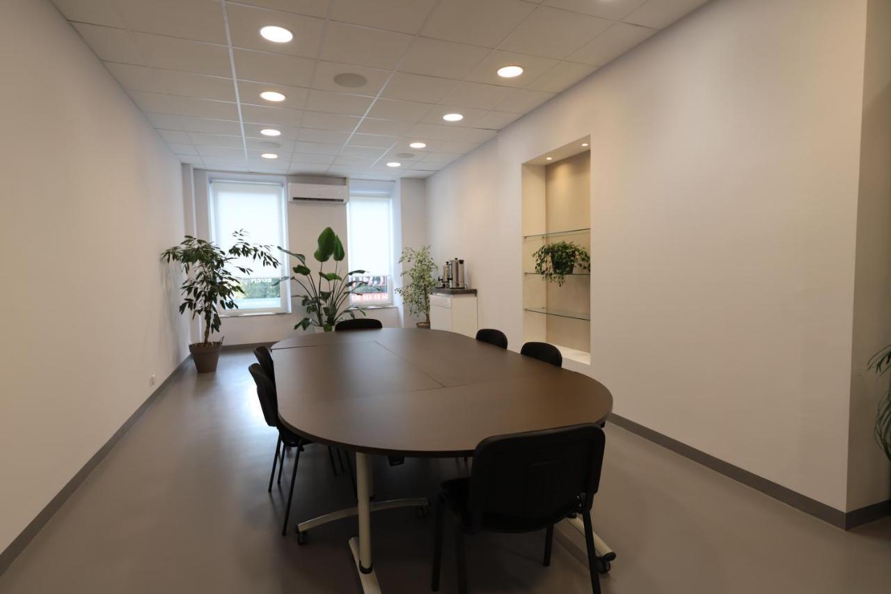 Loft 250M2 Avec Ecran Led Geant De 10M2 Marselha Exterior foto