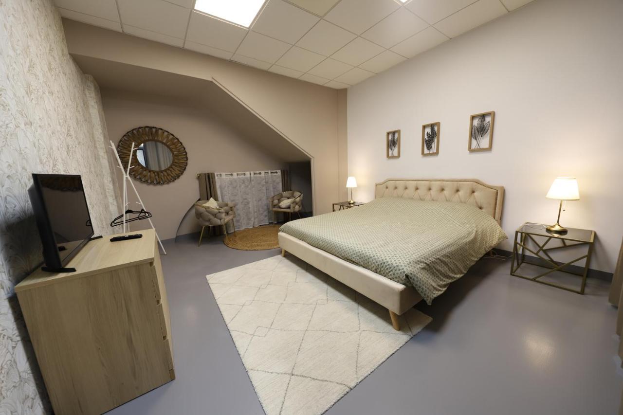 Loft 250M2 Avec Ecran Led Geant De 10M2 Marselha Exterior foto